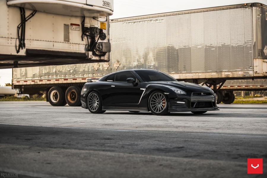  Nissan GT-R on Vossen Wheels (VFS2) 2017 года  (фото 6 из 13)